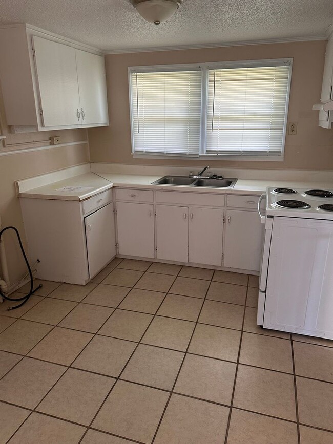 Photo - Adorable 2 BR / 1 BA - Cute affordable Home - Fort Walton Beach - Behind ACE Hardware off Racetr... Unit 100