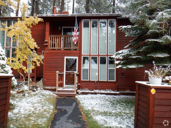 Building Photo - Great 2 bedroom with indoor HOT TUB! Unit #63 Rental