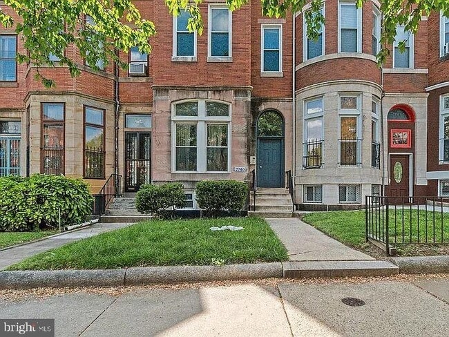 Photo - 2740 St Paul St