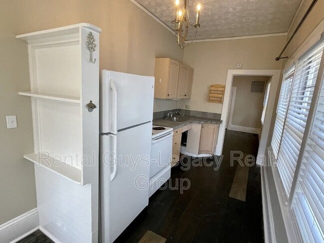 Photo - 2327 College St