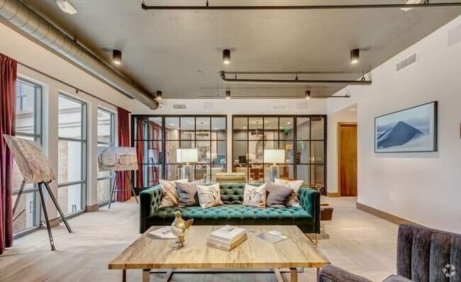 Building Photo - 1 bedroom in Dallas TX 75208 Unit 235 Rental