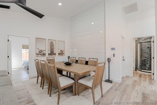 Photo - 1860 Primrose Ln
