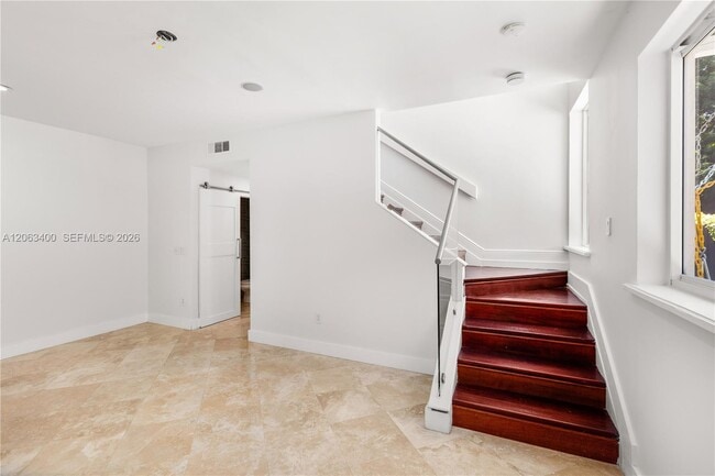 Photo - 3160 Matilda St