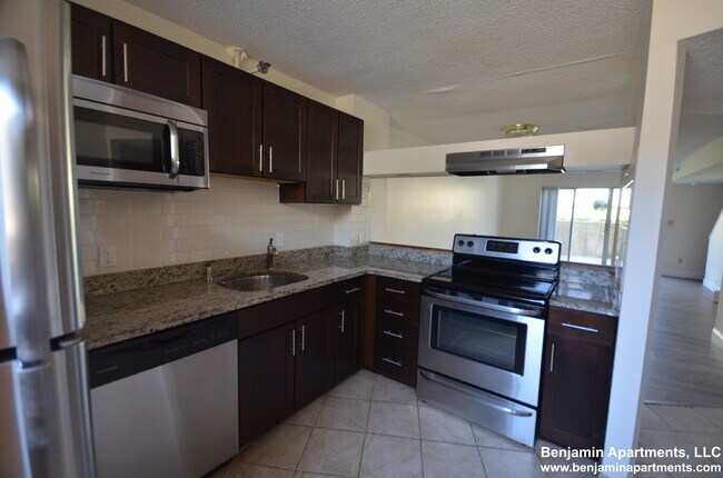 Photo - 144 North Beacon St Unidad B1