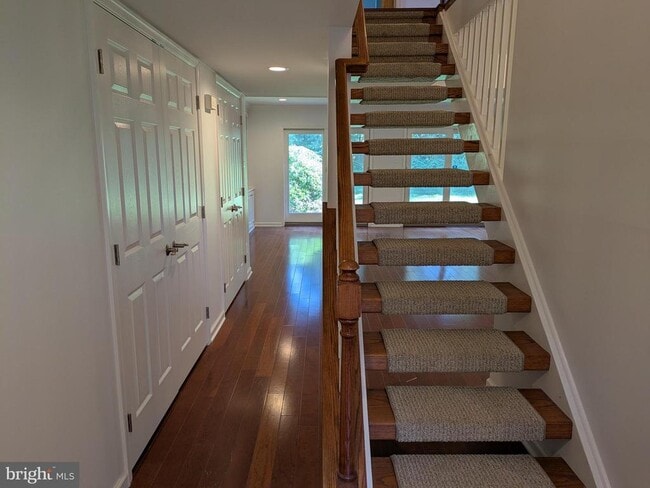 Building Photo - 5 Eden Roc Rental