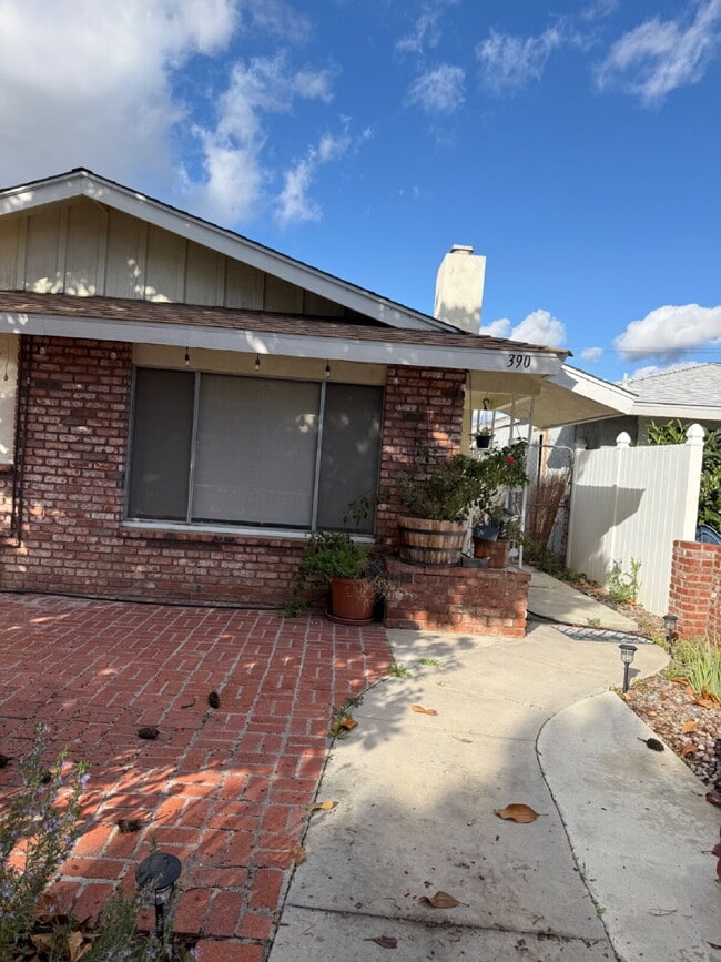 Building Photo - Solar savings on energy. 3rd bonus room. 2 Car Garage, Private Yard, Spacious upgraded interior.