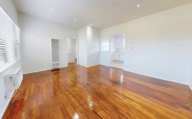 Photo - 1957 Frank St / 2519 Virginia Ave