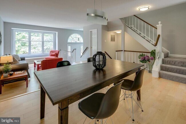 Photo - 1353 Templeton Pl