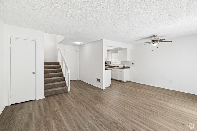 2BR, 2BA - 924SF - Living Room