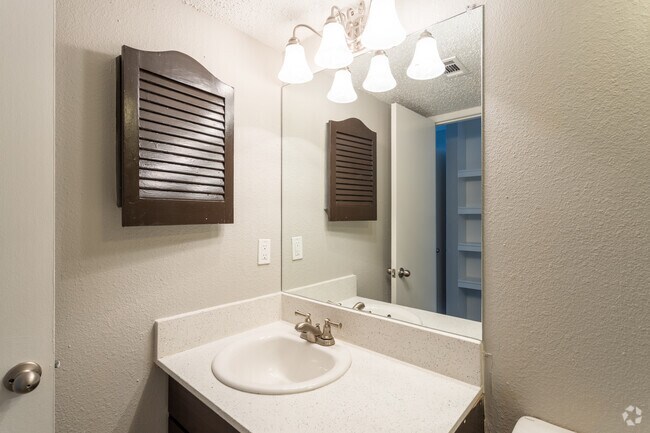 1BR, 1BA - 495SF
