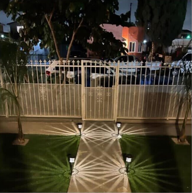 Photo - 119 E 87th St Unidad 2 bed 2 bath Duplex Rental