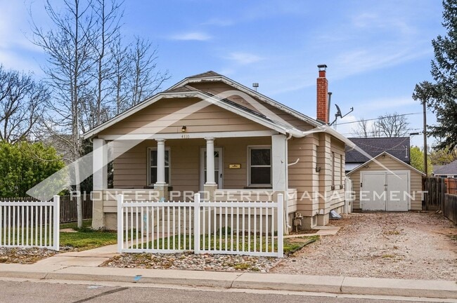Building Photo - Charming Home with Washer/Dryer and Fenced in Yard