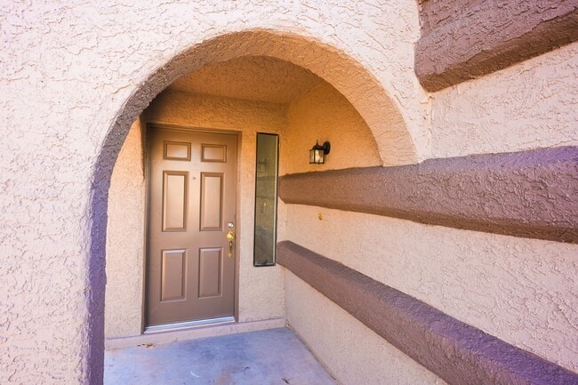 Photo - Stunning 3 Bed / 2.5 Bath Home w/ Loft, Two-Story Atrium & Remodeled Kitchen