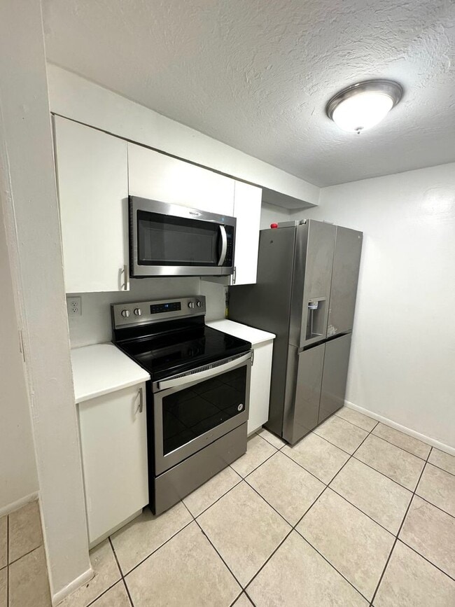 Photo - Spacious 2-Bed/2-Bath + Bonus Room Home for Rent in Bradenton, FL!