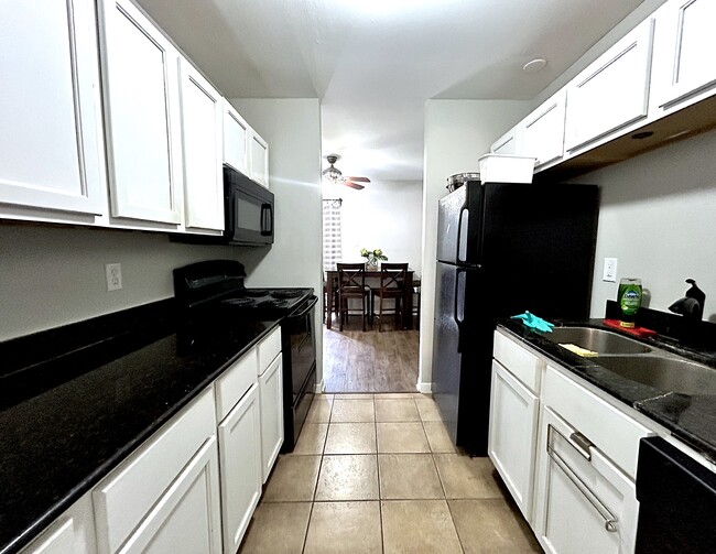 Photo - 1902 Dartmouth St