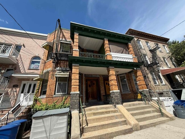 Photo - 114 Lake St Unit 2F