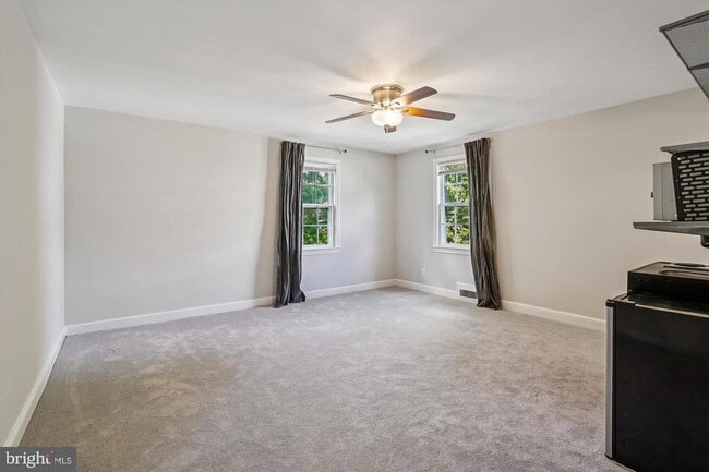 Building Photo - 904 N Ivy St Rental
