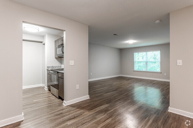 2BR, 2BA - 1,025 SF