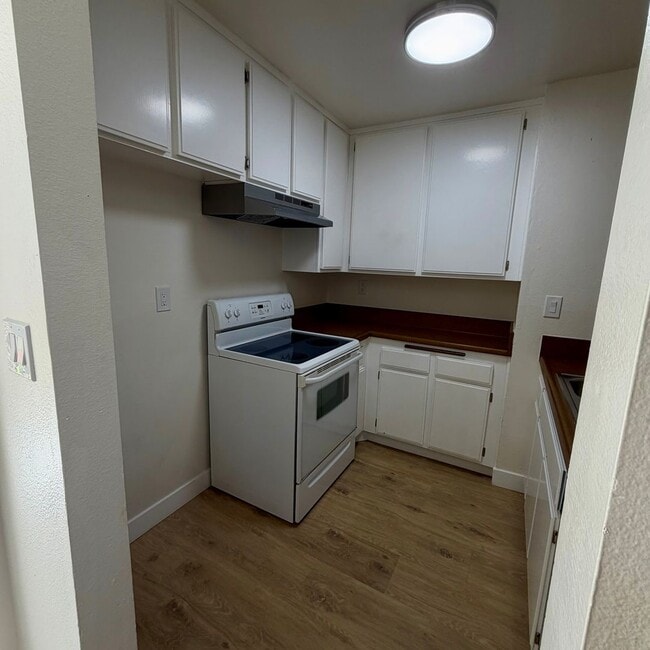 Photo - 21801 Roscoe Blvd Unidad 128