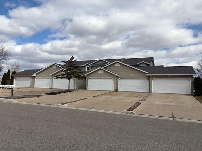 Building Photo - 517 - 527 Trail Side Drive Apartments