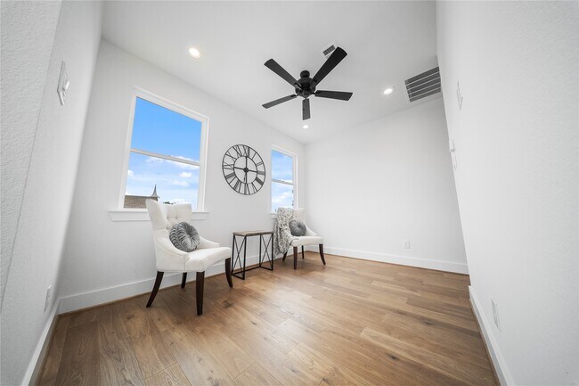 Photo - 1122 Hogan St