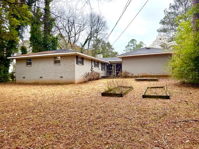 1520 Woodland St SE