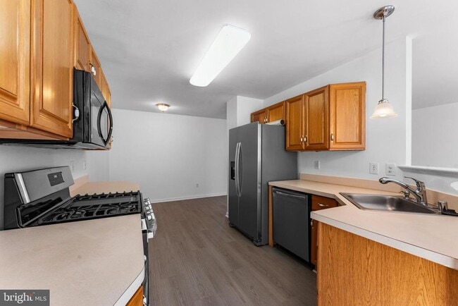 Photo - 204 Beckington Ct