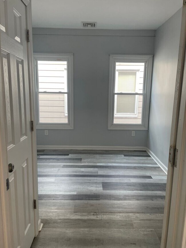 Photo - 687 Winchester Ave Unit 689 (Floor 2)