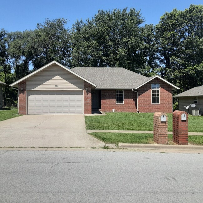 Building Photo - 331 S Casa Grande Ave