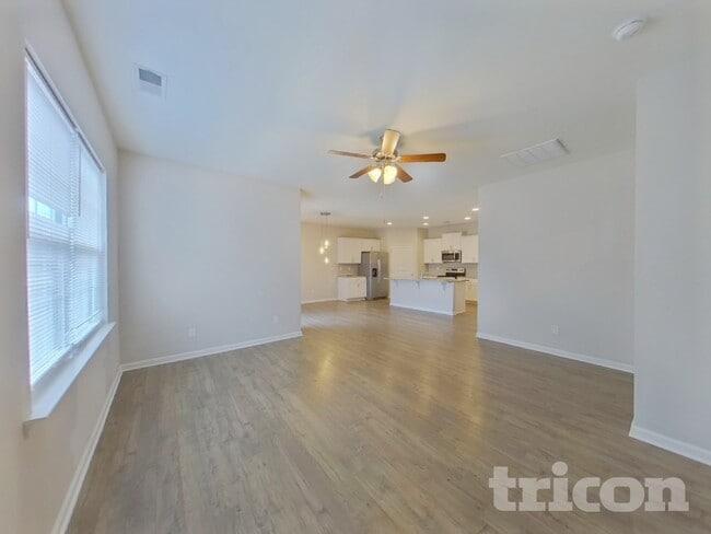 Photo - 453 All Seasons Dr