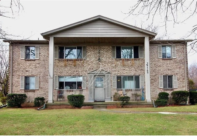 Building Photo - 2 bedroom- Perrysburg School District! Ready to call home! Unit #4