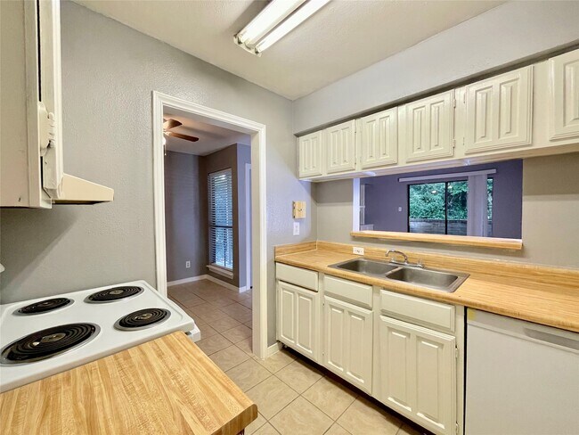 Photo - 3500 Tangle Brush Dr Unit 3