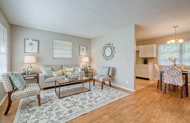 Building Photo - 2220 Eudine Dr W