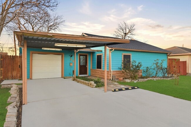 Photo - 506 Ogilvie St