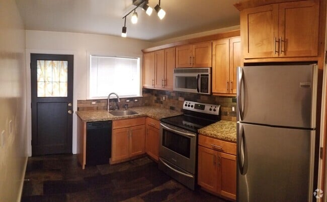 Building Photo - Stylishly Updated 2-Bedroom in Oakland Unit 35 Rental