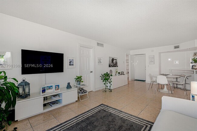 Building Photo - 3475 N Country Club Dr Unit 807