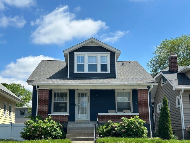 Updated 4 Bed 3 Bath Highlands Bungalow - Updated 4 Bed 3 Bath Highlands Bungalow House