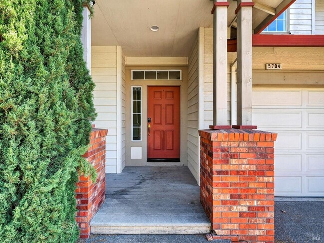 Building Photo - 5794 Owl Hill Ave