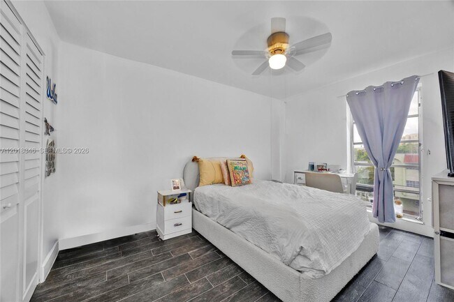 Photo - 1051 SW 1st St Unit 401