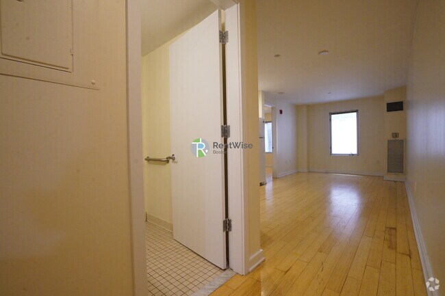 Building Photo - 40 Boylston St Unit 307 Rental