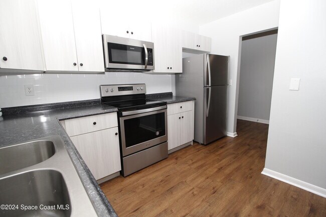 Photo - 440 Mercury Ave SE Unidad E