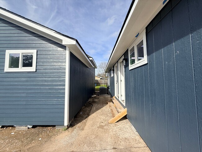 7909 Ford St Unit 3
