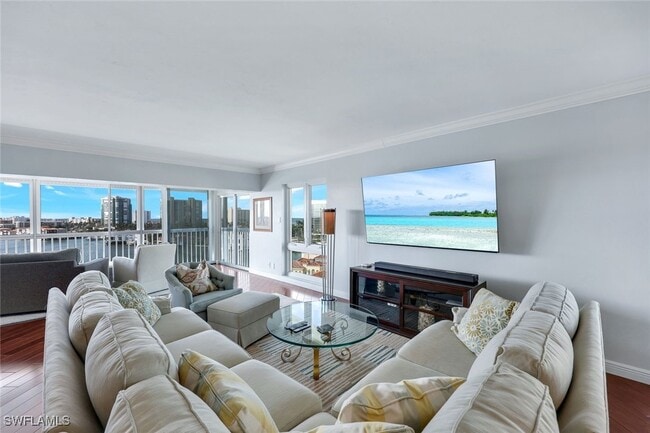 Photo - 250 Park Shore Dr Unidad 803