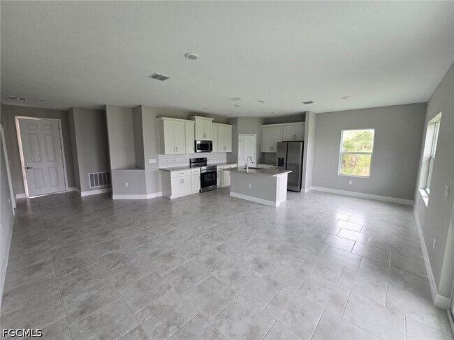 Photo - 3207 68th St W