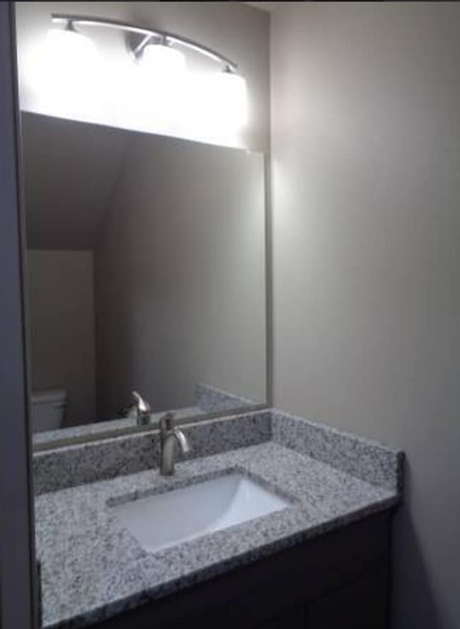 Photo - 3 Bedroom Duplex Close to Shopping and Schools!