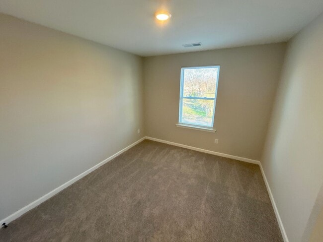 Photo - 671 Pearce St