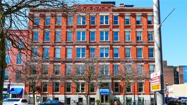 Building Photo - 408 W St Clair Ave Unit 605 Rental