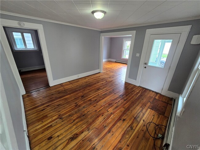 Photo - 121 West End Dr