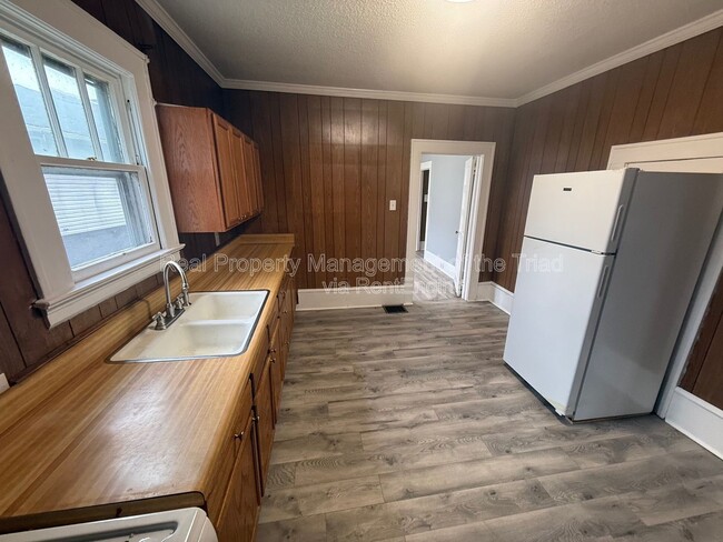 Photo - 1514 E 1st St