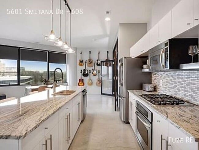 Photo - 5601 Smetana Dr